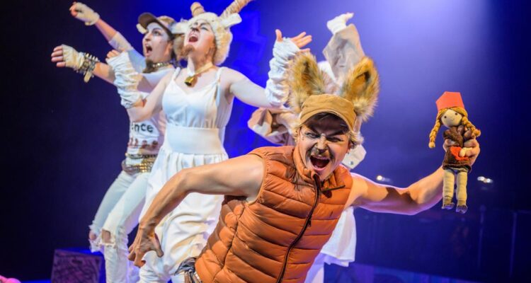 Augustin Berghof (Rex), Paula Oberfeier (Geißlein), Lotta Wolf (Gisela Geiß) © Marc Doradzillo