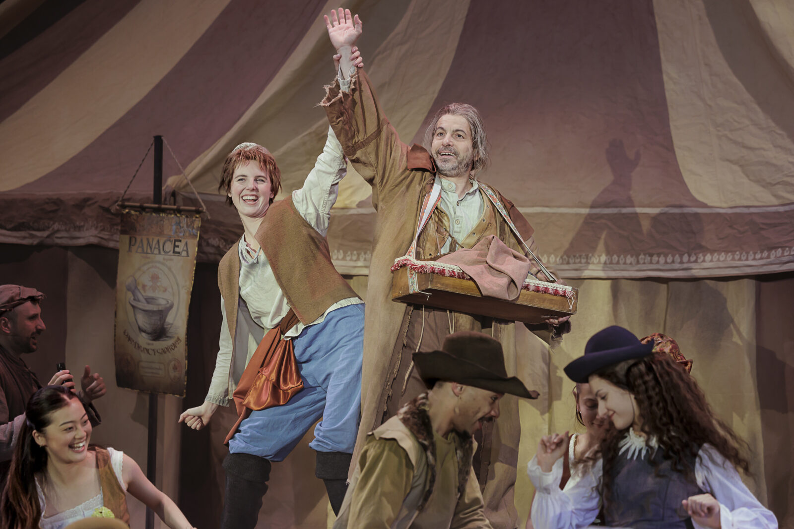 Joanna Jaworowska (Junger Rob), Marcus Sandmann (Bader) © André Leischner