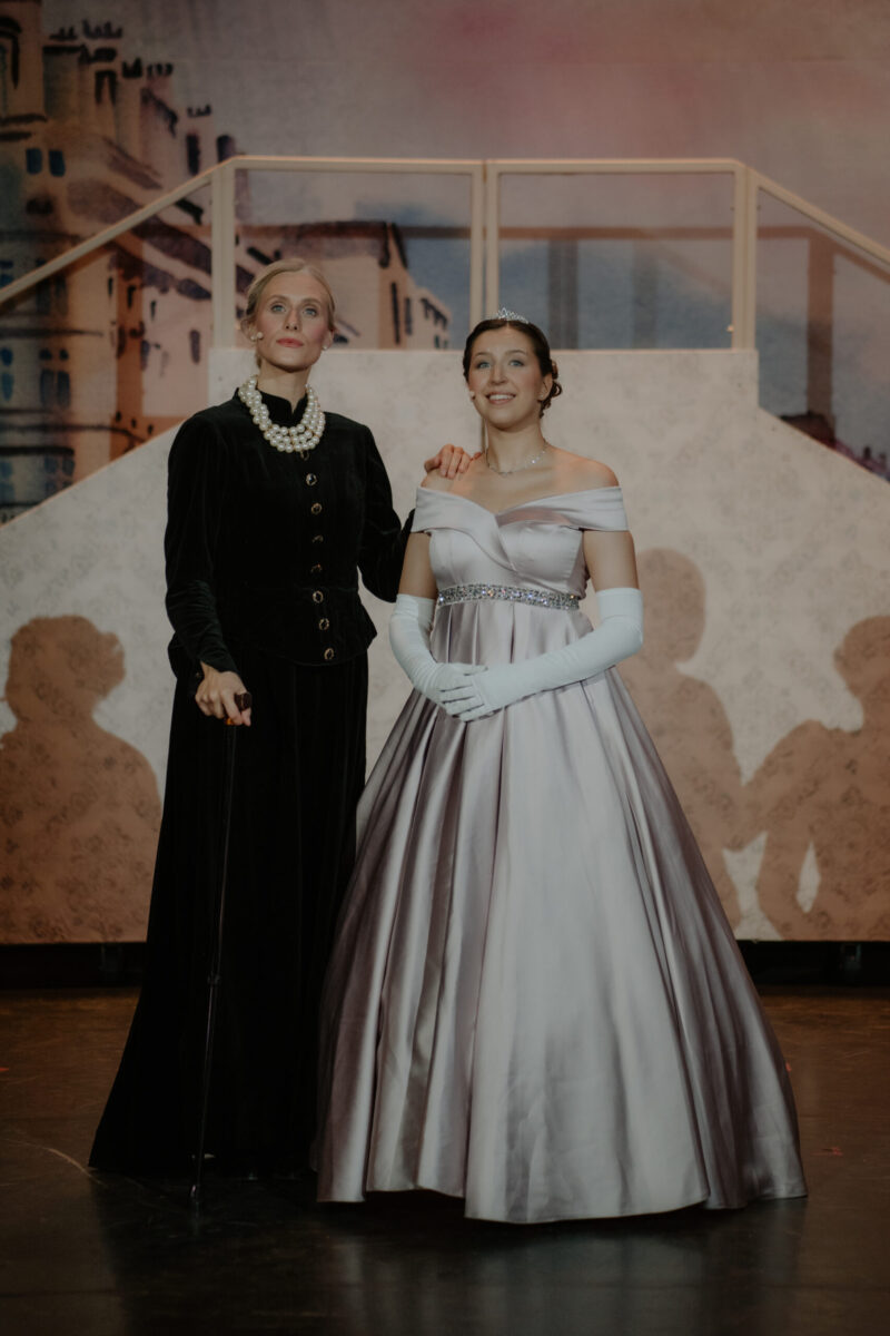 Sascha Hartmann (Anya), Helen Graffert (Zarenmutter) © Alina Berger