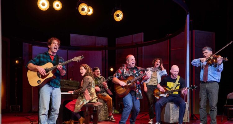 Felix Jeiter (Typ), Feline Zimmermann (Mädchen), Leander Mangelsdorf (Svec), Markus Michalik (Billy), Franziska Theiner (Reza), Daniel Großkämper (Andrej), Oliver Moumouris (Banker) © Patrick Pfeiffer