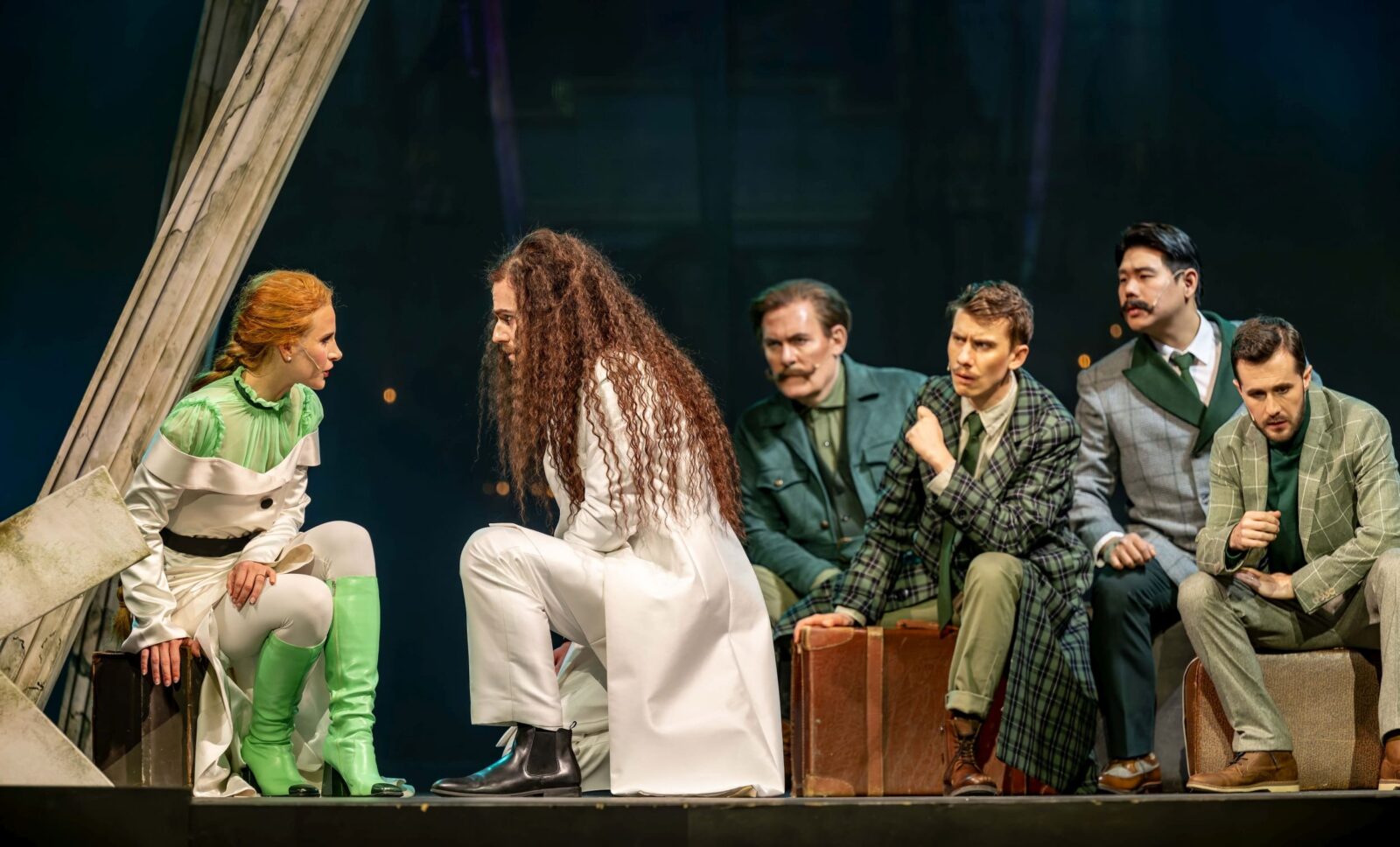 Anna Burger (Mina), Yannik Gräf (Prof. van Helsing), Frank Blees (Arthur), Sebastian Schlicht (Dr. Seward), Juhyuk Kim (Quincey), Angus Simmons (Jonathan) © Detlev Müller