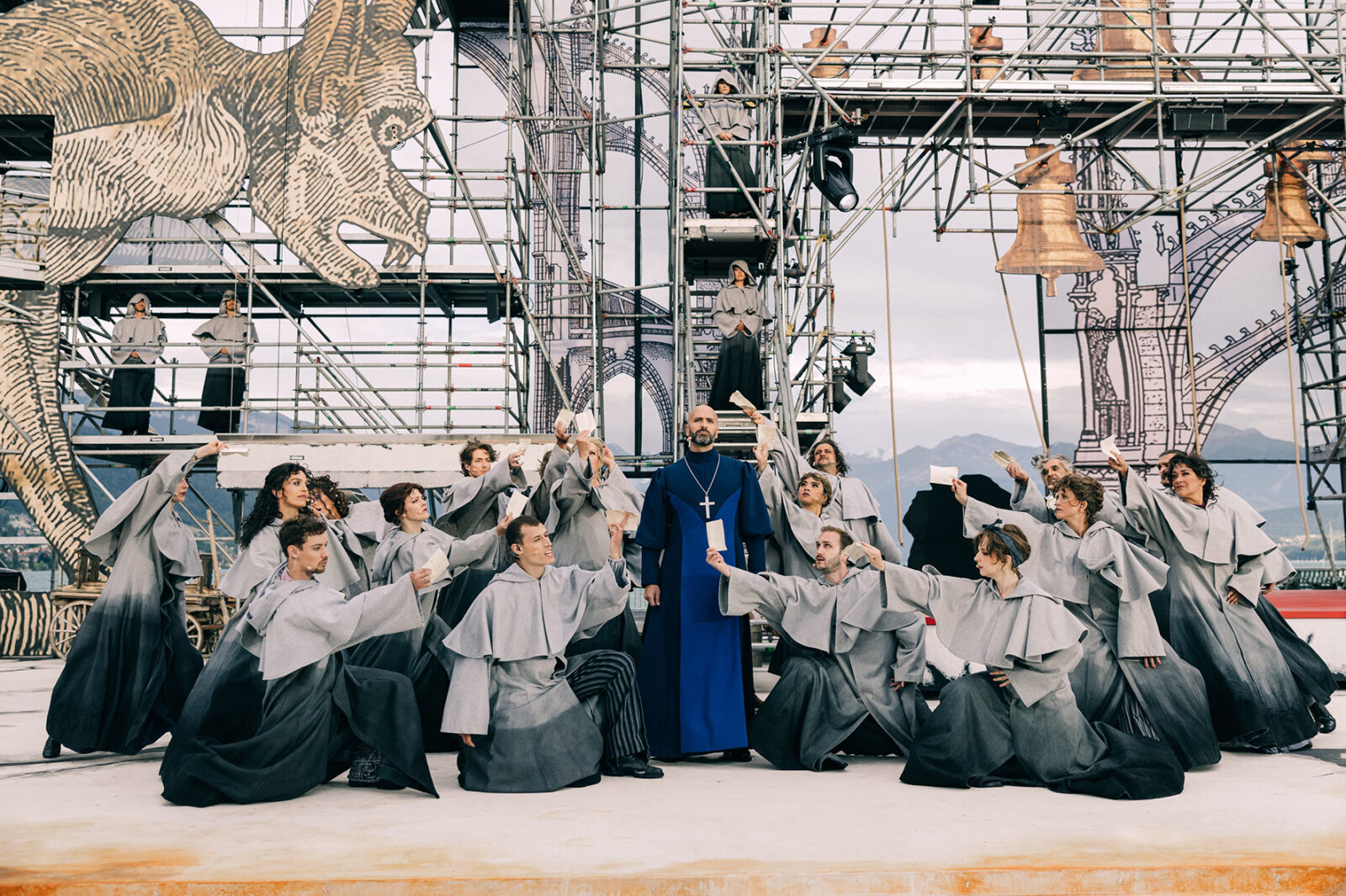 Detlef Leistenschneider (Erzdiakon Claude Frolle), Ensemble &copy; Thunerseespiele