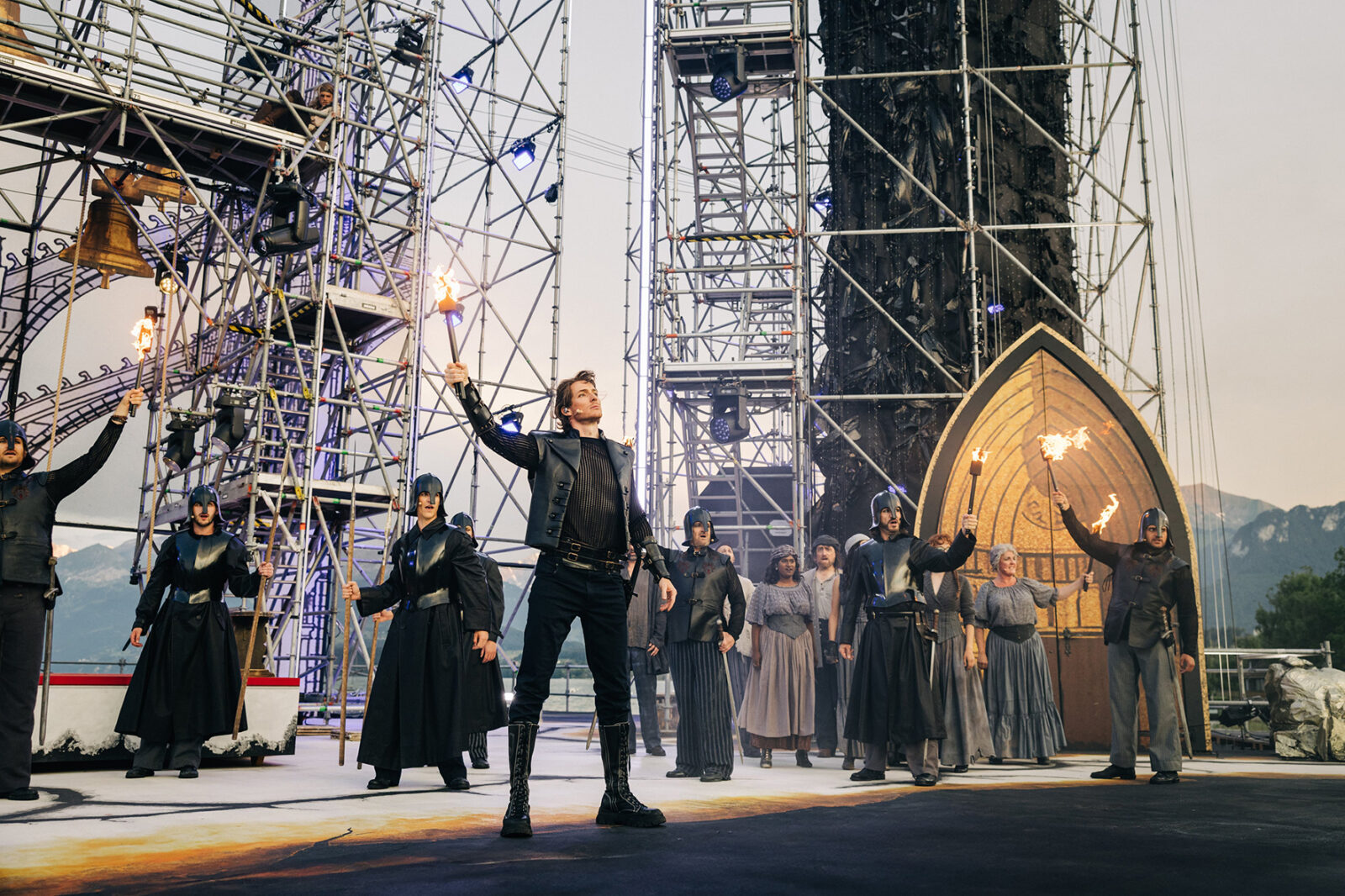 Oliver Floris (Hauptmann Phoebus de Martin), Ensemble &copy; Thunerseespiele