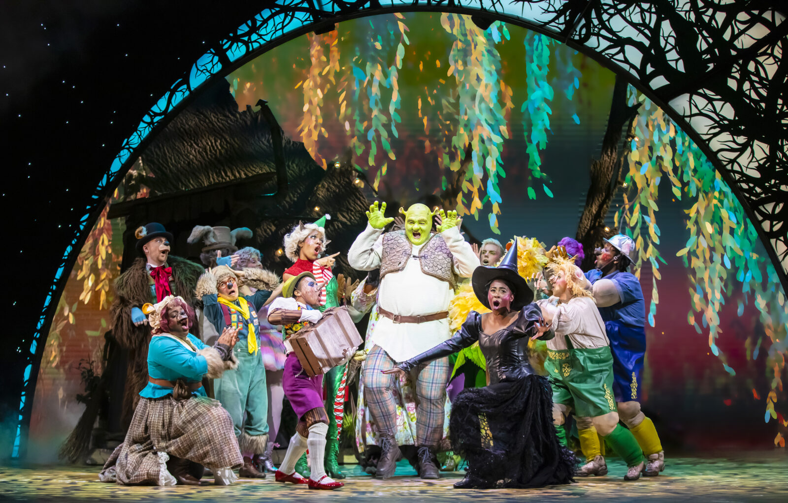 Shrek The Musical, Ensemble © Pamela Raith