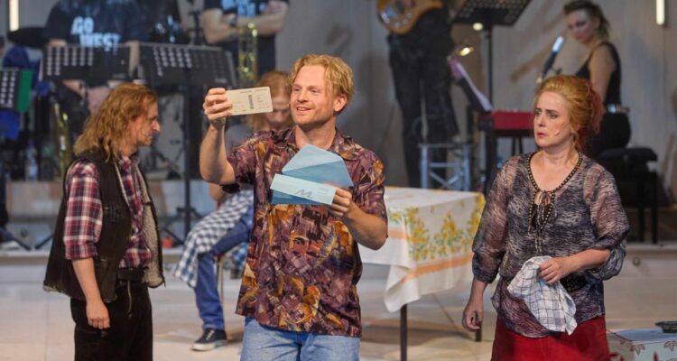 Bernd Färber (Onkel Werner), Sebastin Degenhardt (Marek), Cedric von Borries (Torsten Nowack), Katrin Heller (Renate Nowack) © Thomas Mandt