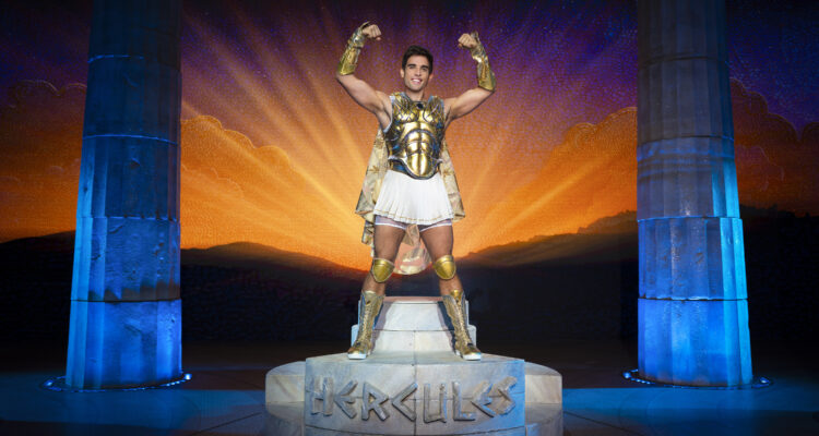 Philipp Büttner als Hercules &copy; Morris Mac Matzen