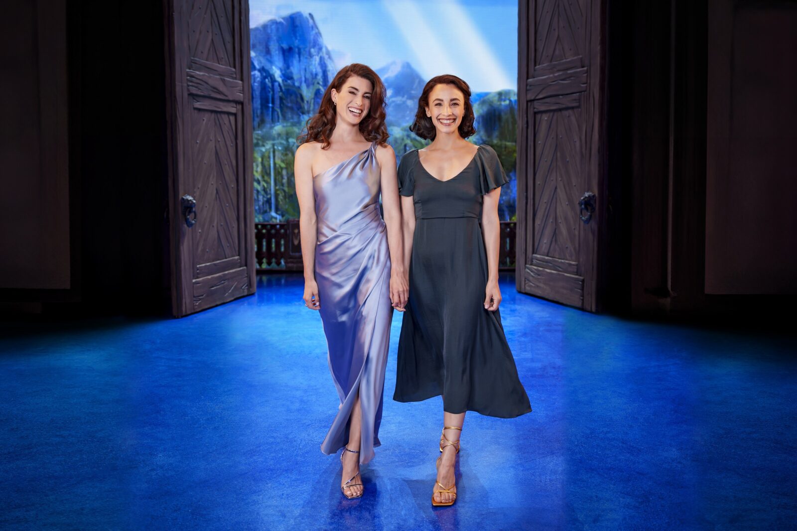 AnnSophie (Elsa), Abla Alaoui (Anna) © Morris Mac Matzen