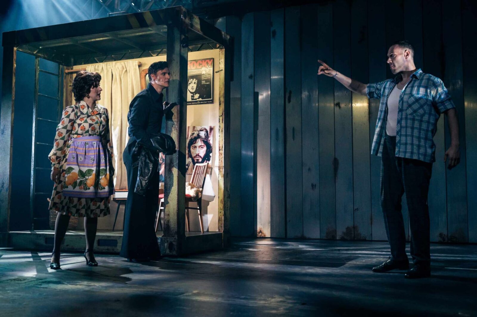 Daniela Moser (Flo Manero), Alexander Auler (Tony Manero), Tim Oclay (Frank Maero sr.) &copy; Nico Moser