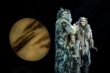 Michael Robert-Low (Old Deutoronomy), Lucy May Barker (Grizabella) © Xiadong