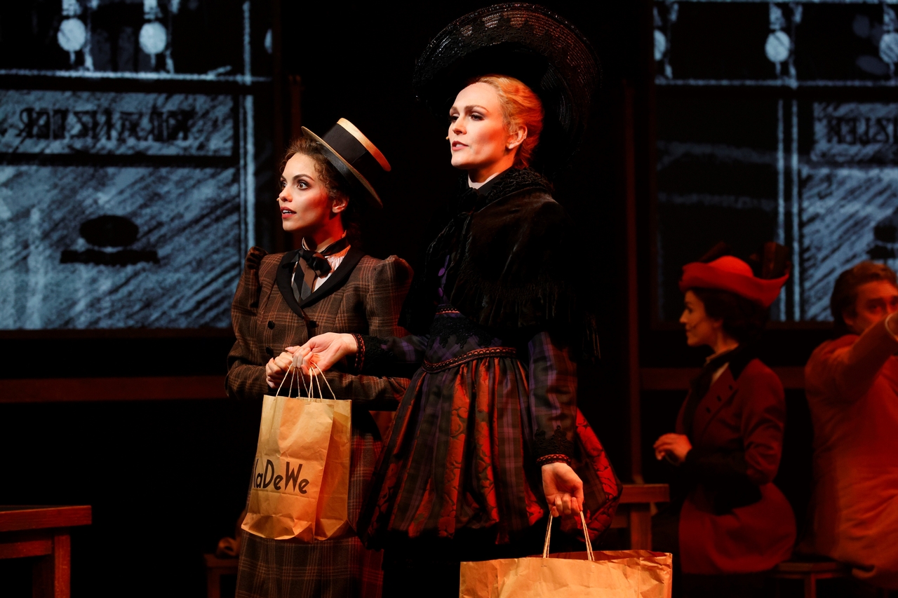 Katia Bischoff (Mileva Marić), Elise Doorn (Clara Haber) © Donato Caspari