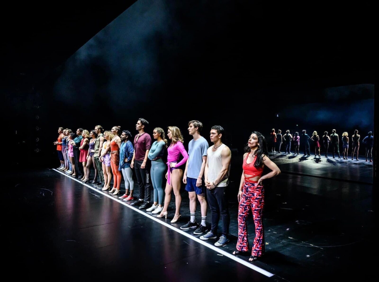 Mercedesz Csampai und Ensemble von "A Chorus Line" © Sören Vilks