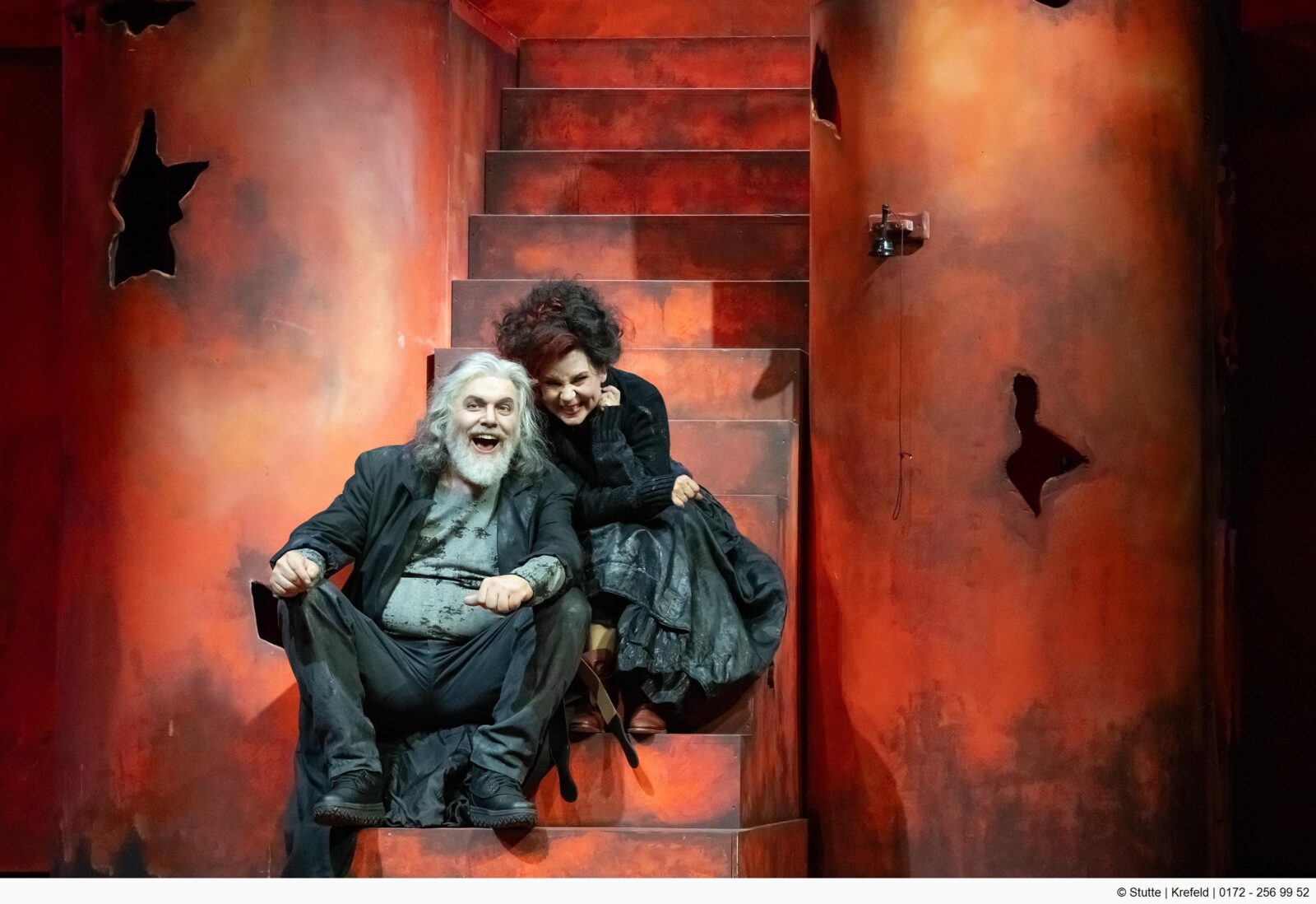 Johannes Schwärsky (Sweeney Todd), Gabriela Kuhn (Mrs. Lovett) &copy; Matthias Stutte