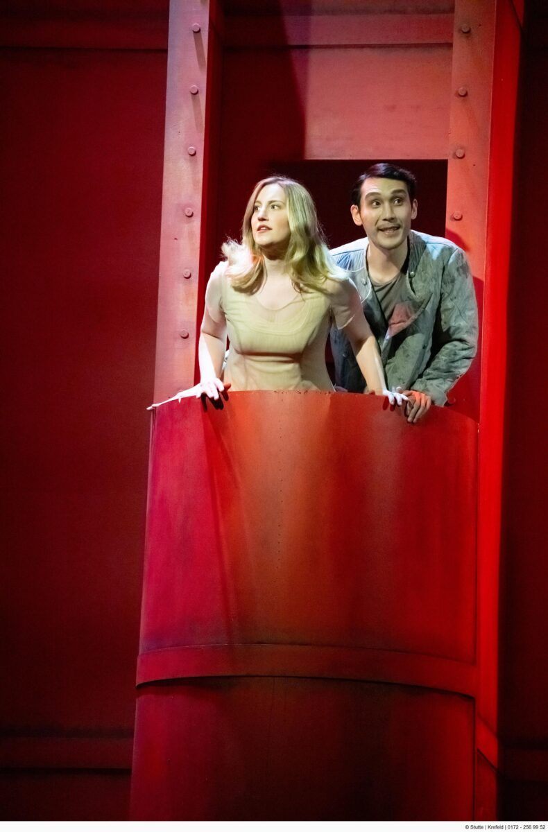 Antonia Busse (Johanna Barker), James Park (Anthony Hope) &copy; Matthias Stutte