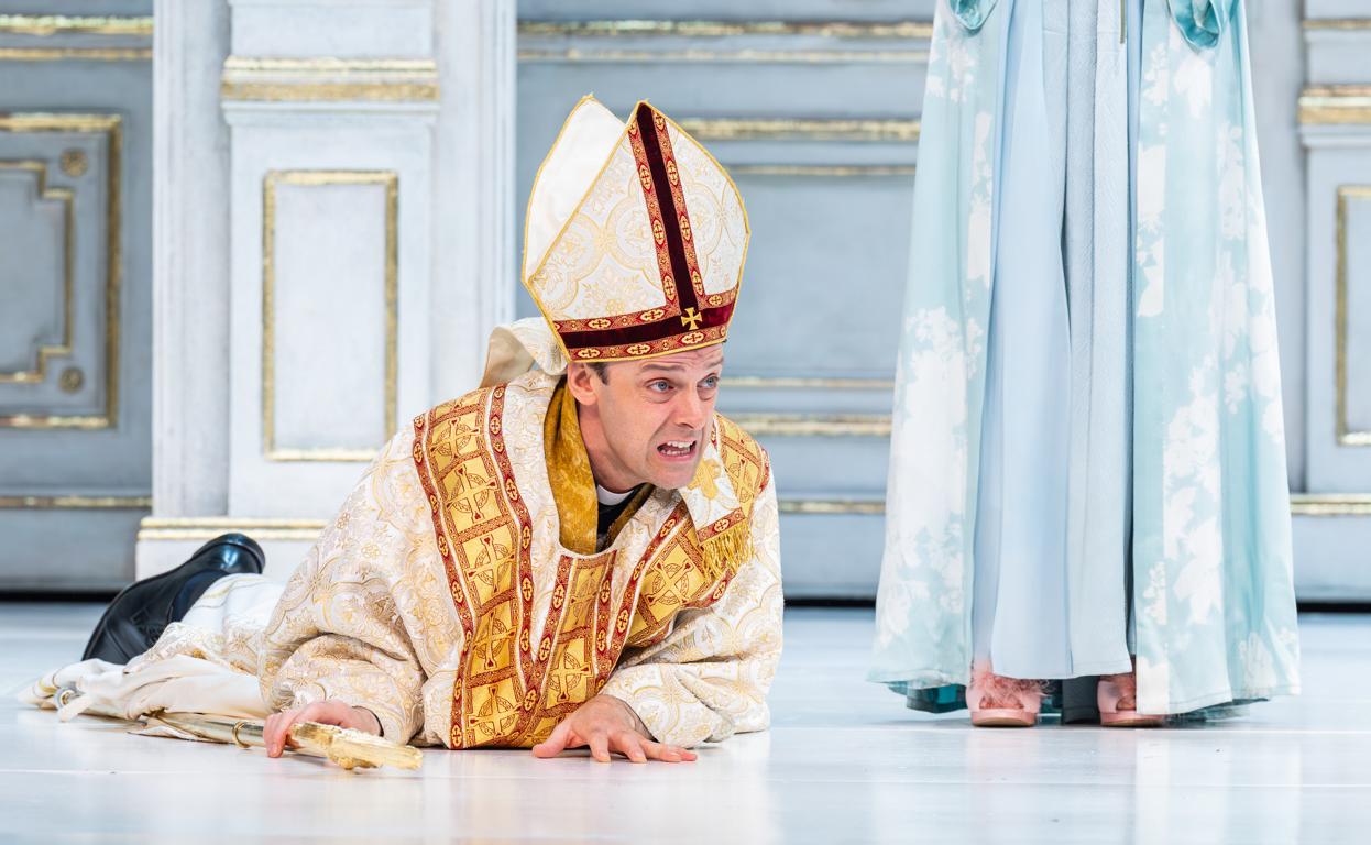 Harry Hadden-Paton (Bishop), © Marc Brenner