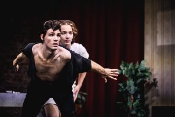 Luca Kühl (Alan Dangle), Aila Ben Franken (Pauline Clench) © Marie Liebig