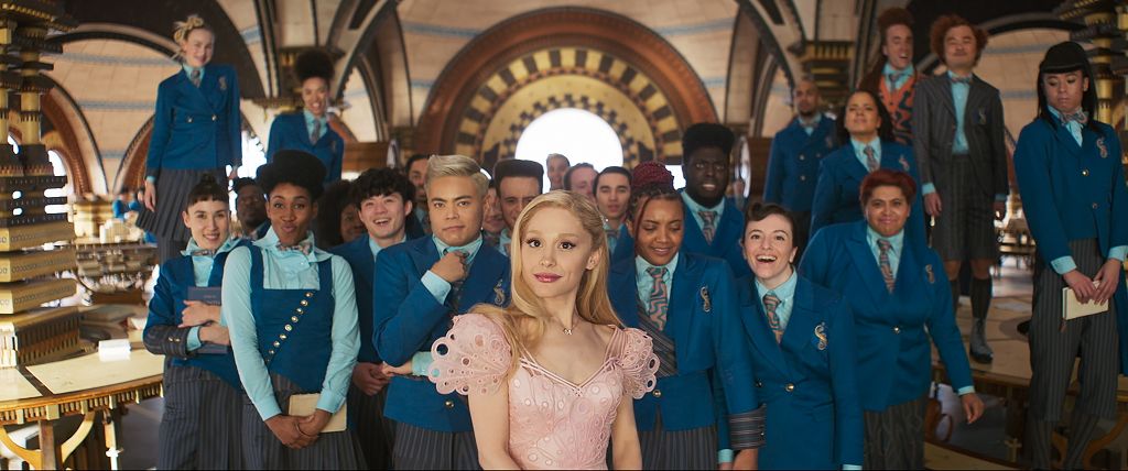 Ariana Grande (Glinda) © Universal Studios. All Rights Reserved.