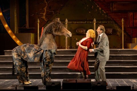 Lisa Mies (Celia Peachum), Michael von Au (Jonathan Peachum) &copy; Pedro Malinowski