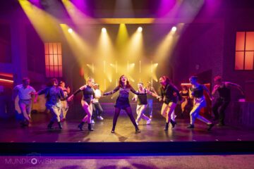 Victoria Kerbl (Carmen) und Ensemble © Dennis Mundkowski