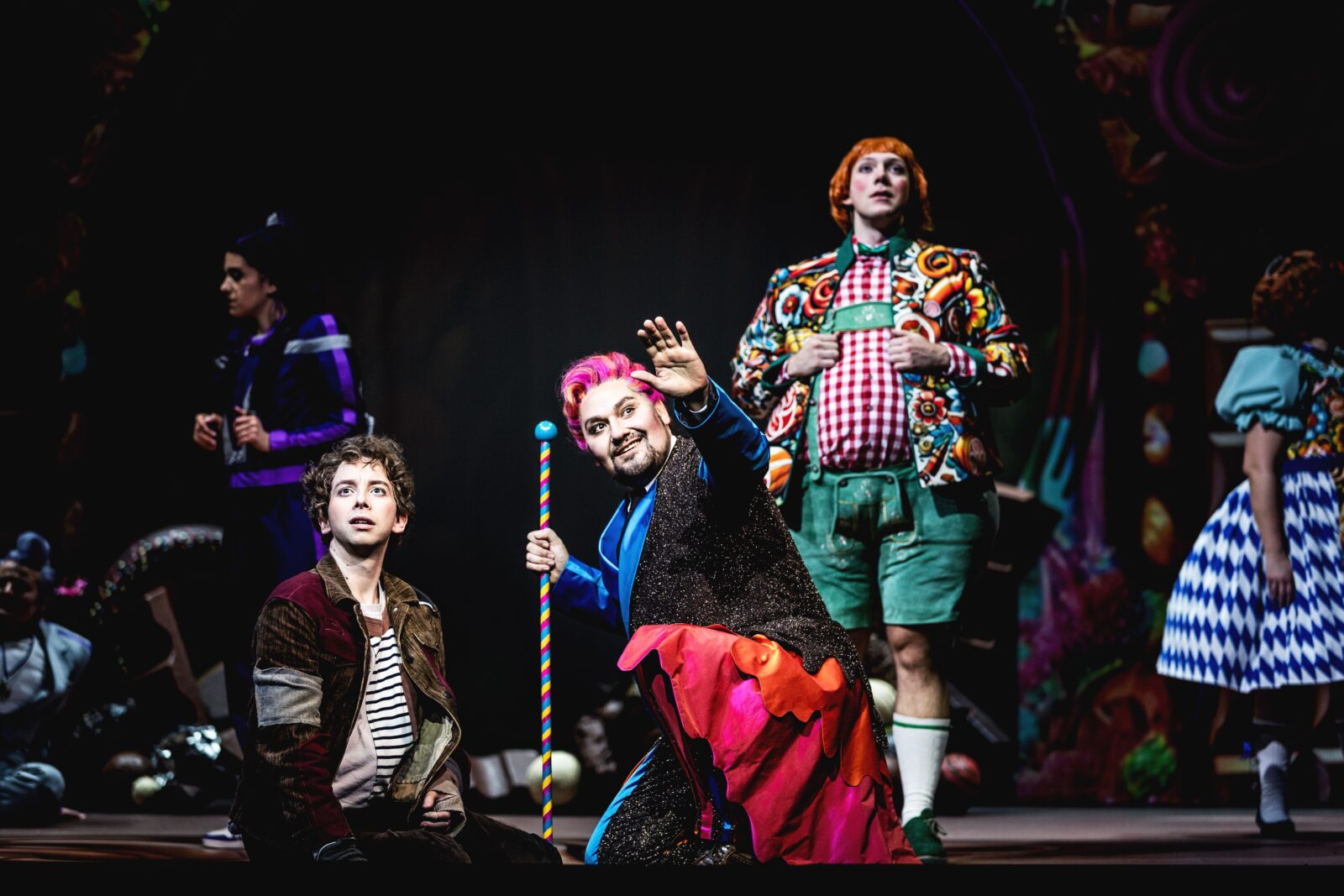 Felix Rabas (Charlie Bucket), Alejandro Nicolás Firlei Fernández (Willy Wonka), Vincent Tretz (Augustus Gier) &copy; Marie Liebig