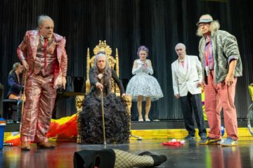 Markus Hottgenroth (Herr Hottgenroth), Anne Simmering (Frau Simmering), Christel Mayr (Frau Mayr), Stephan Clemens (Herr Clemens), Gunther Nickles (Herr Nickles) © Kerstin Schomburg