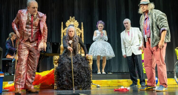 Markus Hottgenroth (Herr Hottgenroth), Anne Simmering (Frau Simmering), Christel Mayr (Frau Mayr), Stephan Clemens (Herr Clemens), Gunther Nickles (Herr Nickles) © Kerstin Schomburg