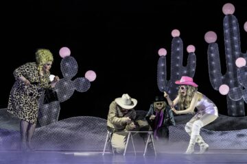 Alexandra Ionis (Old Lady), Lorin Wey, Thomas Wolff, Veronika Lee (Cunegonde) © Bettina Stöß