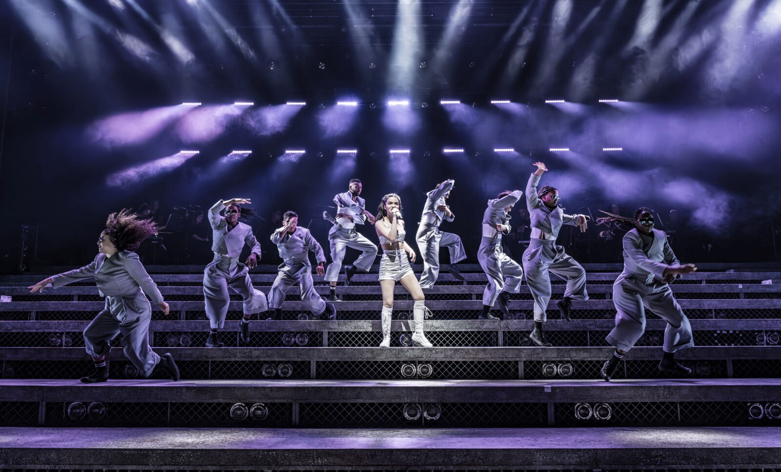 Rachel Zegler (Eva Peron), Ensemble &copy; Marc Brenner