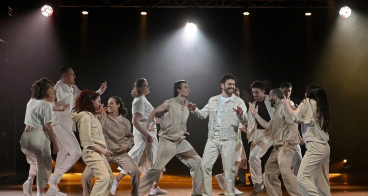 Santiago Bürgi (Jesus von Nazareth), Ensemble © Jochen Klenk