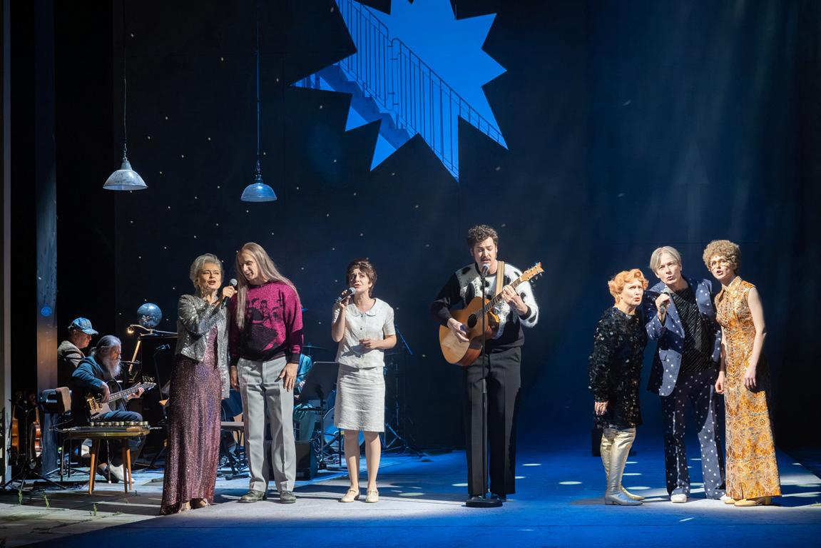 Sigrun Fischer, Kai Börner, Charlie Schülke, Markus Paul, Susann Thiede, Amadeus Gollner, Nathalie Schörken, Band © Bernd Schönberger