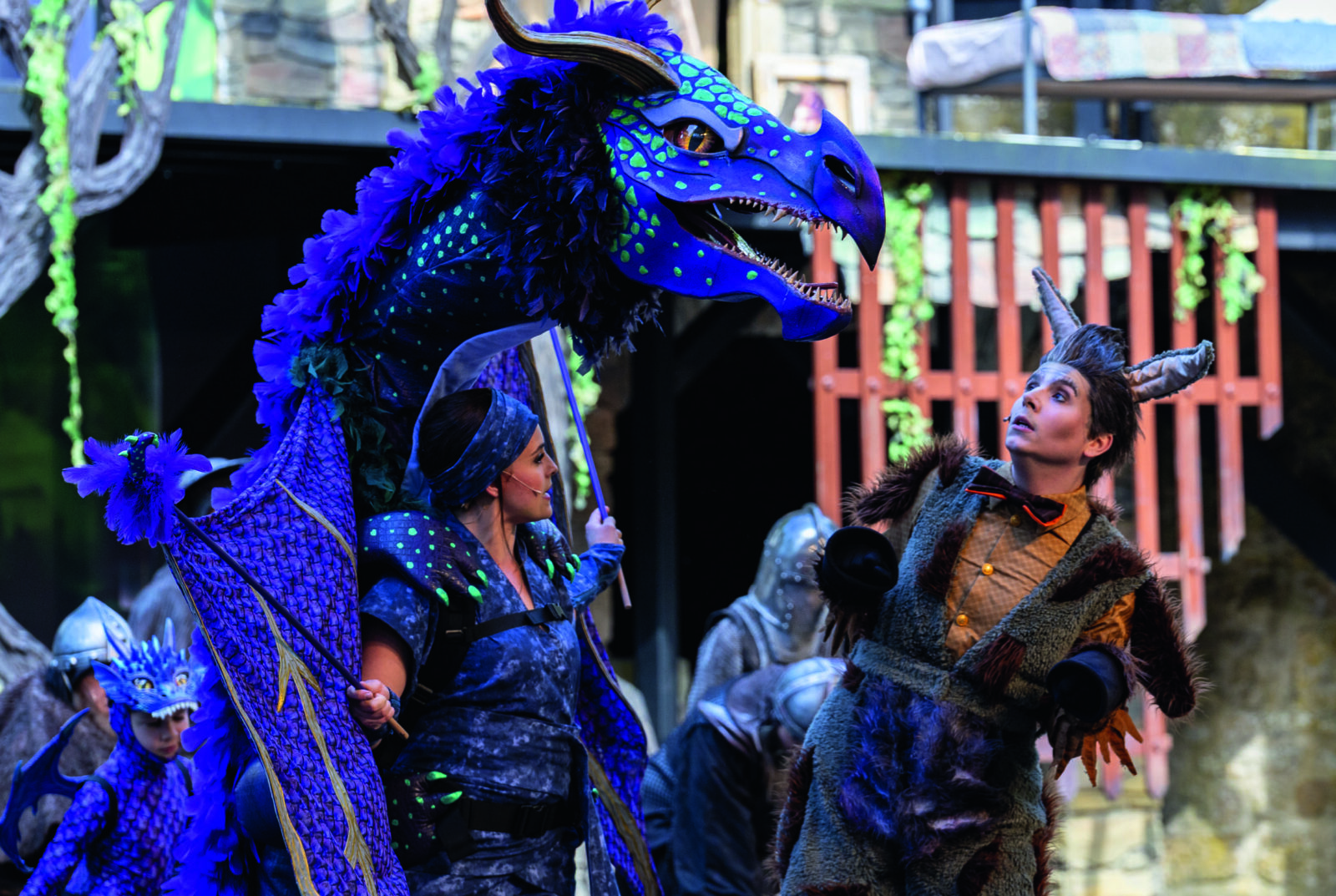 Nadine Baas (Drache), Michael Berres (Esel) © Daniel Lagerpusch