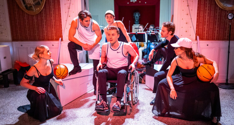 Anna Rosa Döller, Timotheus Hollweg, Liviana Degen, Jens Emmert, Jan-Eike Majert, Mariella Hofbauer © Christian Husar