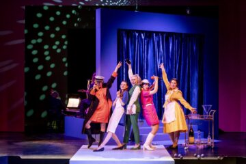 Julia Sylvester (George Wickham), Nadja Roxana Schimonsky (Effie), Marie-Louise von Gottberg (Flo), Heidi Lehnert (Anne), Annalena Oswald (Tillie) © Dirk Rückschloß/Pixore Photography