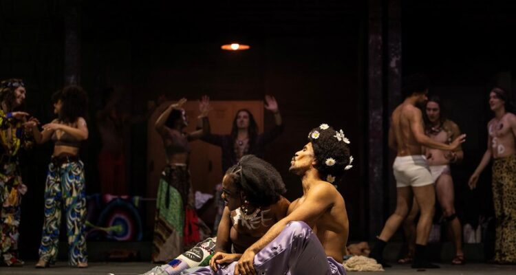 Ivy Quainoo (Dionne), Zakaria Fleury (Crissy), Ensemble © Edyta Dufaj