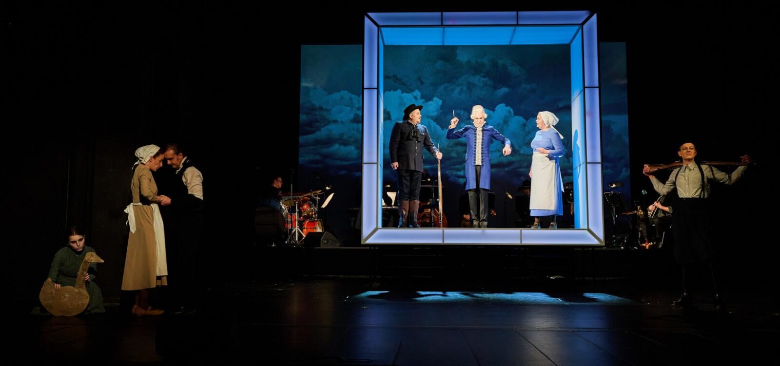 Statisterie, Neele Frederike Maak (Käthchen), Gregor Imkamp (Wilhelm), Bertram (Tom Wild), Kuno (Felix Ströbel), Anne (Friederike Pasch) © Thore Nilsson