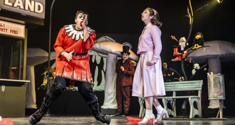 Elias Nagel, Stella Hanheide, Patrick Hellenbrand, Band © Landestheater Detmold/Jochen Quast