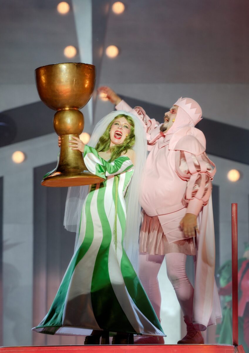 Katja Berg (Fee aus dem See), Patrick L. Schmitz (Artus) &copy; Jan-Pieter Fuhr