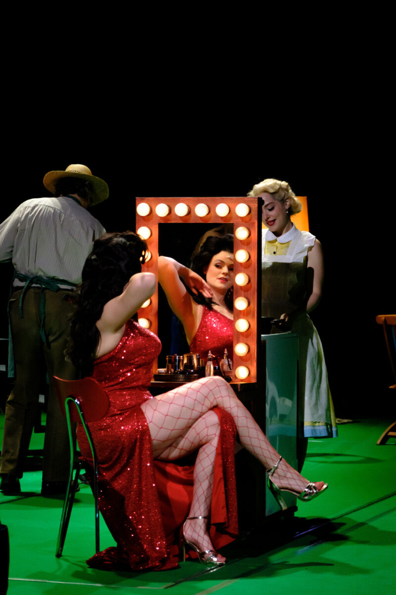 Izabella Radić (Diana Deveraux), Maya Blaustein (Mary Turner) © Christian Schuller