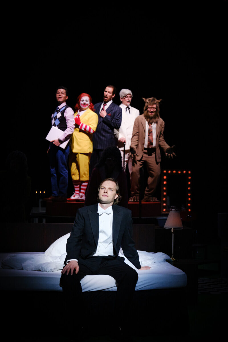 Clarke Ruth (John P. Wintergreen) & Ensemble © Christian Schuller