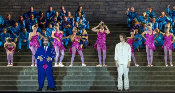 Máté Sólyom-Nagy (Herodes Antipas), Lukas Mayer (Jesus), Ensemble © Theater Erfurt, Lutz Edelhoff