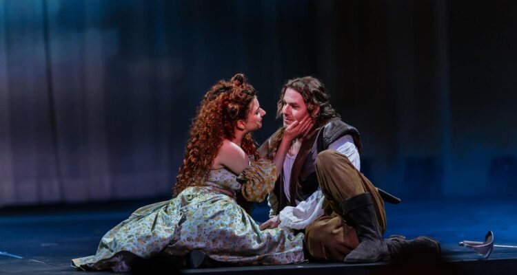 Michaela Bär (Constance), Yannik Gräf (D'Artagnan) © Albrecht Holländer