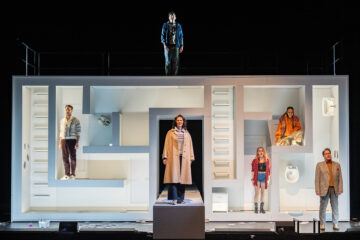 Gerd Achilles (Dan), Michael Berres (Gabe), Femke Soetenga (Diana), Anna Hirzberger (Nathalie), Eike Onyambu (Henry), KS Paul Brady (Dr. Madden) © Stephan Walzl