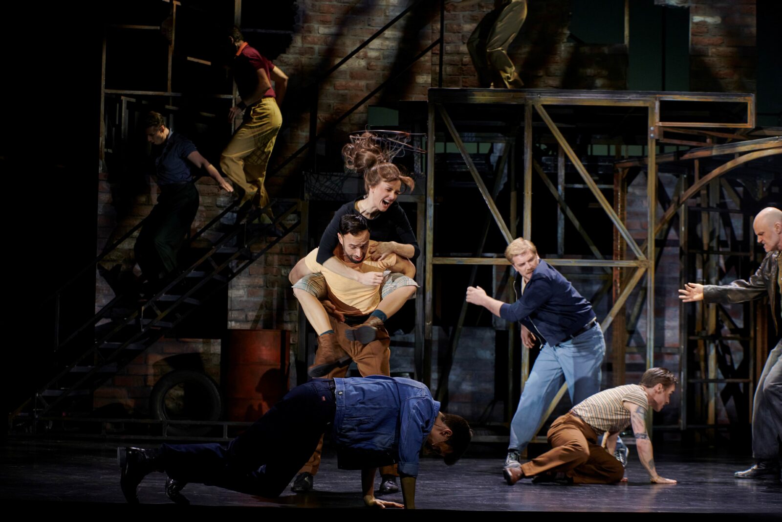 Anna Hirzberger (Anybody´s), Adriano Sanzo (Luis), Magnus Jahr (Action) Ensemble © Björn Hickmann