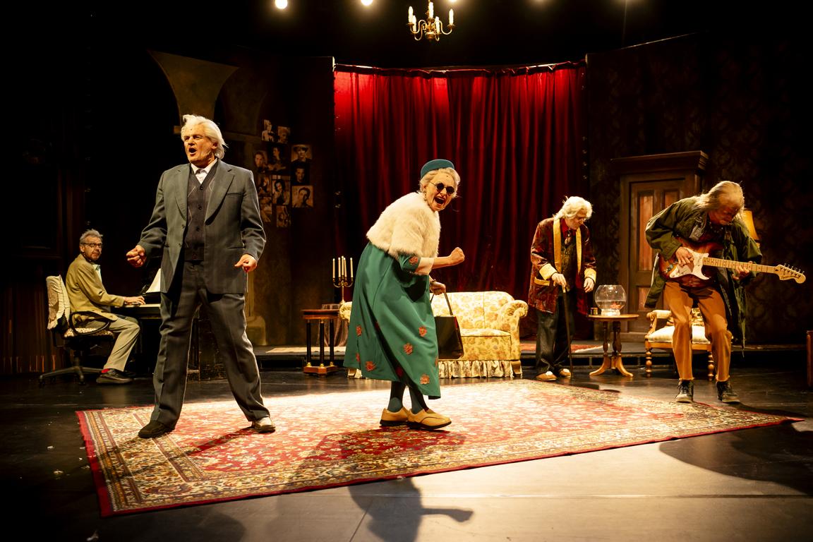 Andreas Dziuk, Markus Voigt, Paula Dieckmann, Hannes Rittig, Franz Warnek © Peter van Heesen