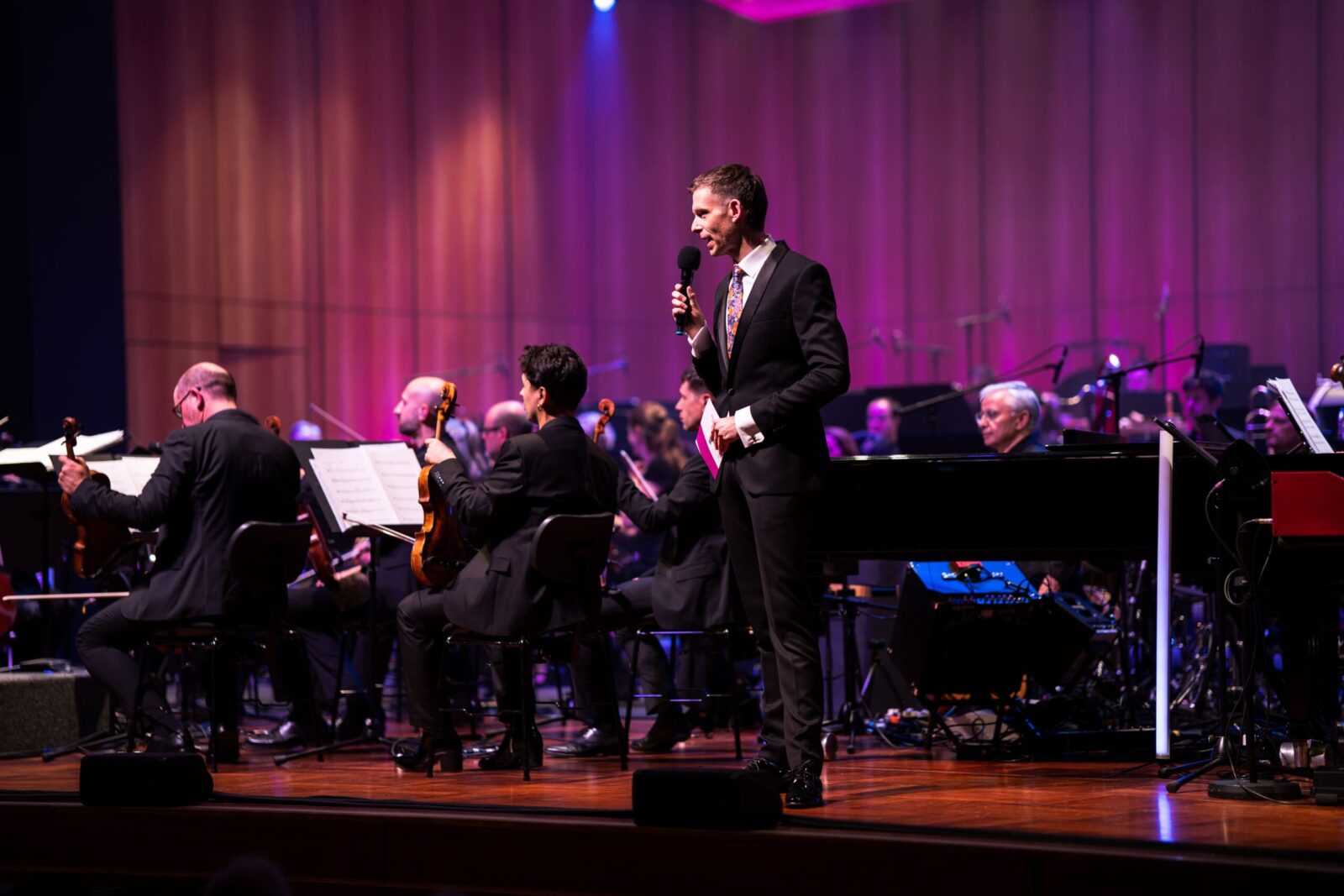 Benni Bauerdick und das WDR Funkhausorchester © WOW Magazin, Murat Bilir