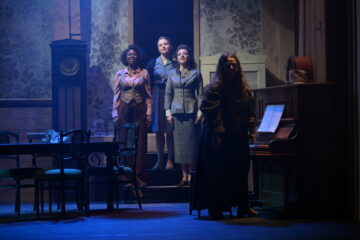 Corenna Brown (Mrs. Nielsen), Michaela Thurner (Kate Draper), Tamara Pascual (Mrs. Burke), Elisabeth Sikora (Elizabeth Laine) &copy; Rudi Gigler