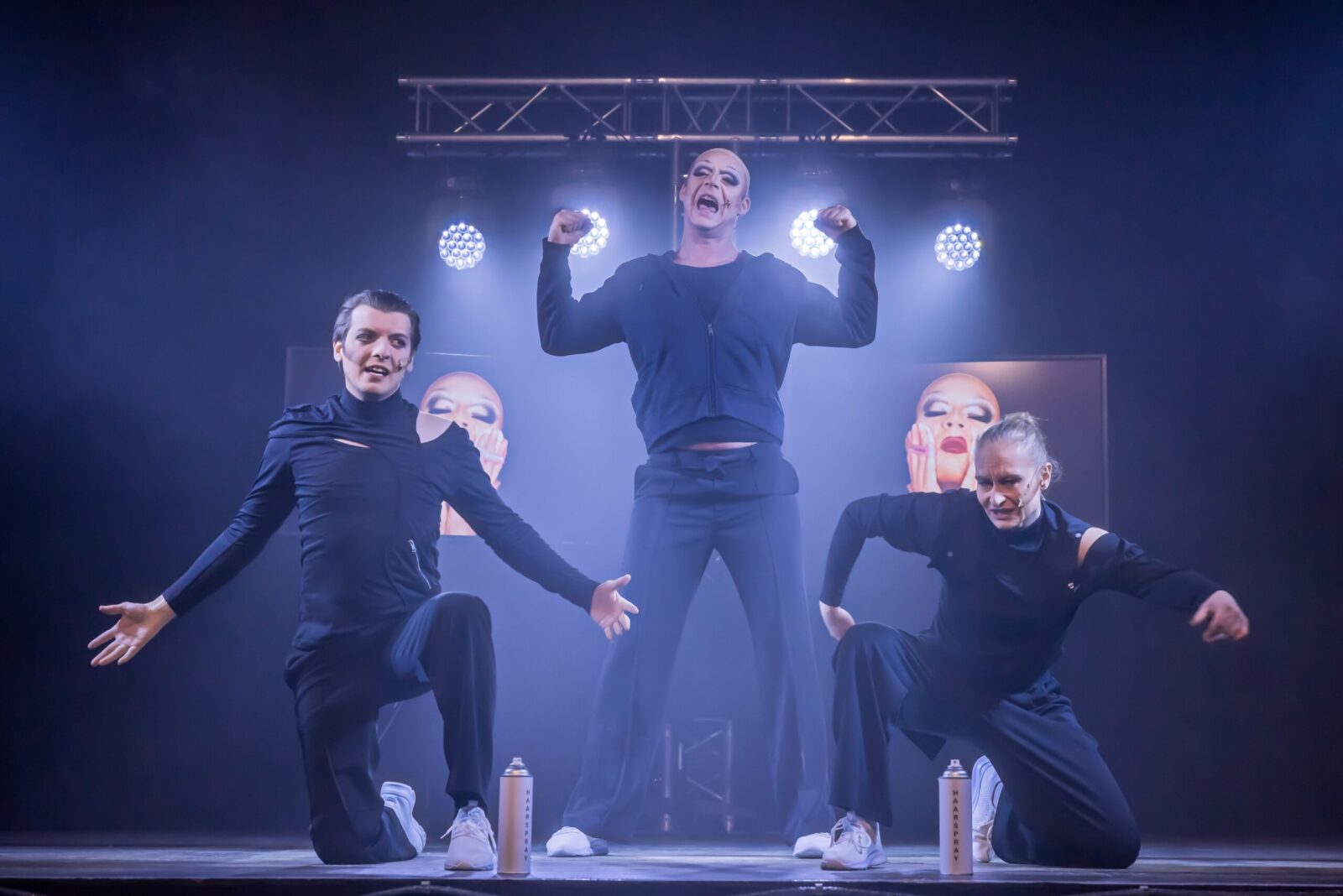 Denis Bode (Mann), Markus Beisel (Dragqueen), Ronja Rückgauer (Frau) © Rhein-Neckar-Theater