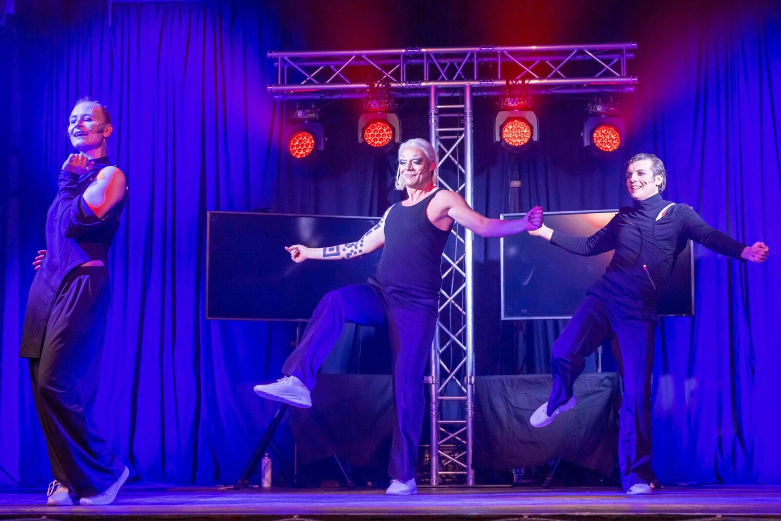 Ensemble von "Königin - Musical für eine Dragqueen" © Rhein-Neckar-Theater