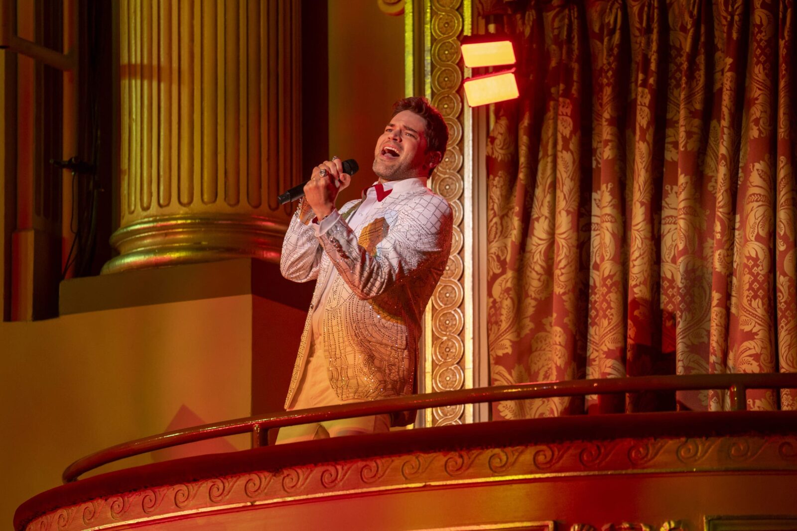 Jeremy Jordan (Lucifer) © Amazon Content Services LLC - Zach Dilgard