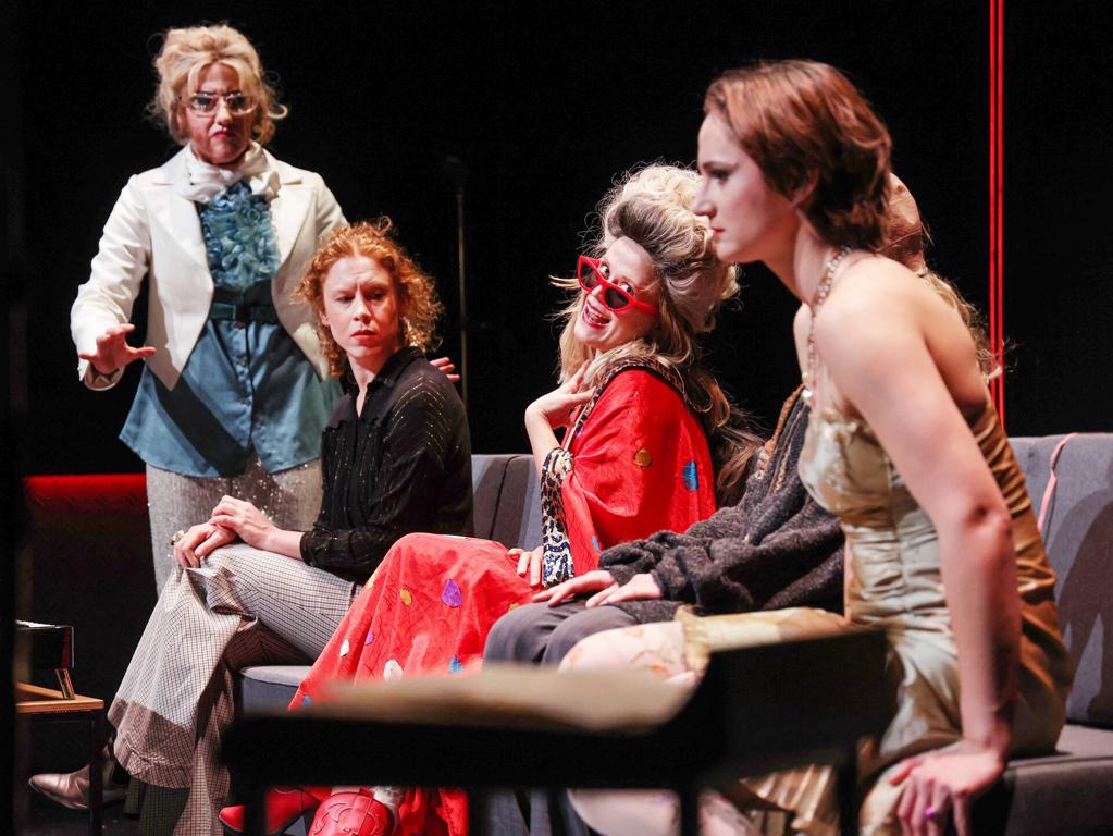 Silke Buchholz, Lena Maria Eikenbusch, Camille Dombrowsky, Anna Seeberger © Freilichtspiele Schwäbisch Hall, Ufuk Arslan