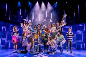 Pauline Schubert (Vanessa), Leonie Wanger (Amira), Cedric Schröter (Alex), Christian Bock (Tom), Ensemble © Jochen Quast